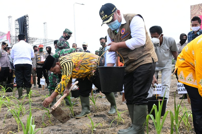 Bersama Wagubri dan Kapolda, Bupati Kampar Launching Kampung Tangguh Nusantara