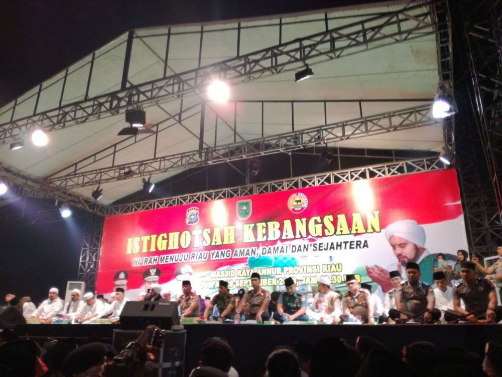 Ribuan Masyarakat Hadiri Istiqosah Kebangsaan di Masjid Raya An-Nur