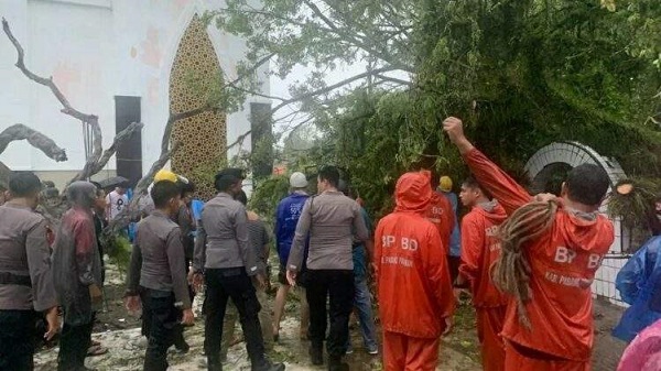 4 Orang Meninggal Dunia  Akibar Banjir Bandang dan Longsor di Padang Pariaman