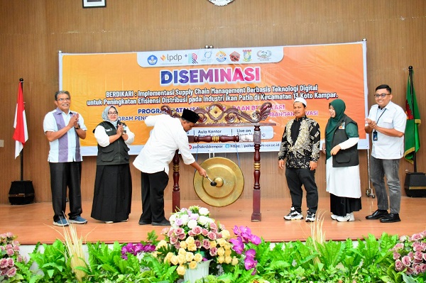 Asisten II Buka Diseminasi dan Launching Program BERDIKARI di XIII Koto Kampar