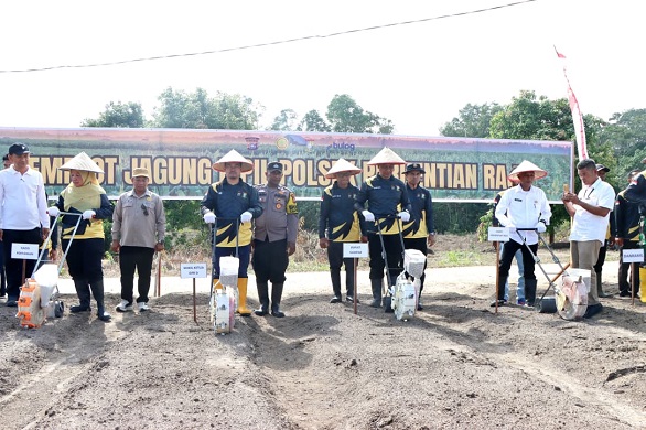 Bupati Kampar Launching Demplot Jagung Wilayah Polsek Perhentian Raja