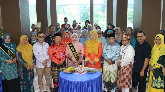 Bunda Literasi Inhil   Hadiri Acara Bedah Buku