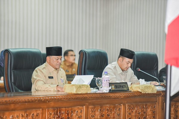 Sekdakab Kampar Sampaikan Ranperda Pertanggung Jawaban  APBD  2021