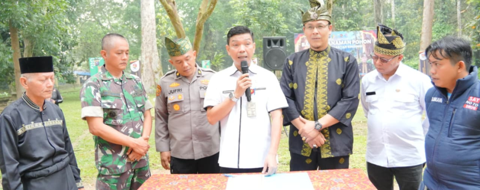 Milad ke-1 Dubalang Batang Kuantan, Asisten I Buka Bakti Penanaman Pohon Kayu Jalur