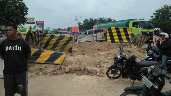 Warga Dihebohkan Penemuan Mayat di Galian Pipa di Bagan Besar