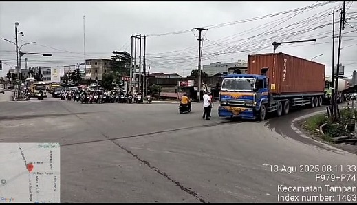 Dishub Paksa Putar Balik Truk Tonase Besar Yang Nekat Terobos Simpang GS