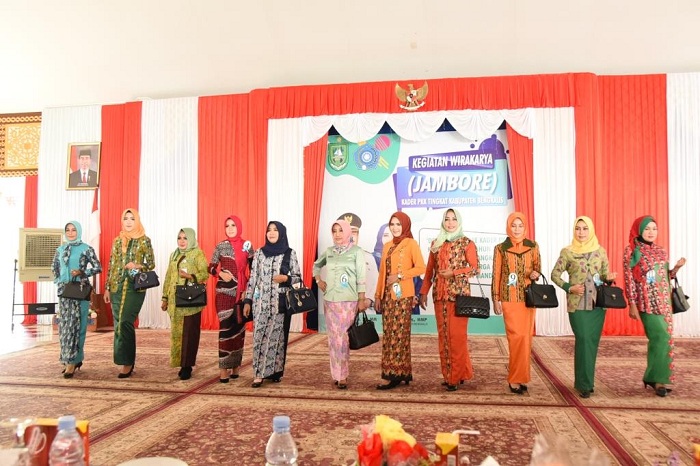 11 'Model' dari Kader PKK Bengkalis Pamer Batik Riau dan Bengkalis