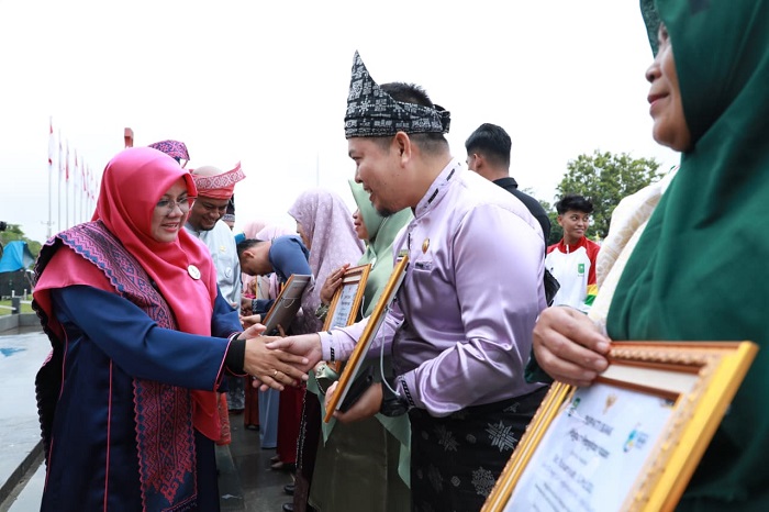 Pimpin Apel Peringatan Hari Jadi ke-26, Bupati Afni Ajak Warga Bersama Bangun Negeri