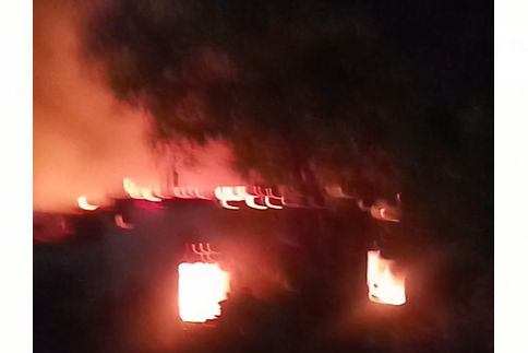 Kebakaran Hebat Landa Kawasan Padat Penduduk di Pangeran Hidayat