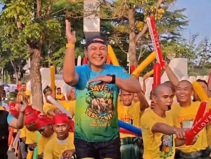 Bikin Heboh CFD Pekanbaru, Kapolda Riau  Herry Heryawan Ikut 'Aura Farming' Pacu Jalur