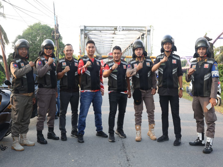 Plt. Kasatpol PP Kampar Al-Kautsar Turun Langsung Pastikan Kampar Bersepeda Berjalan Aman dan Tertib