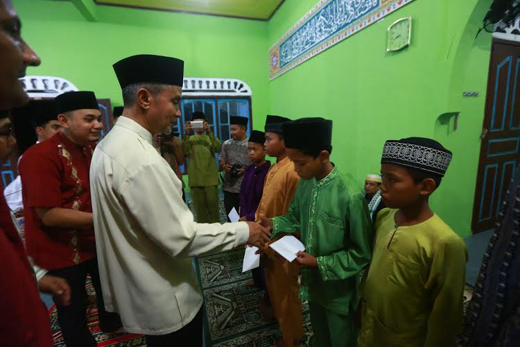 Safari Ramadhan di Desa Tanjung Sari, Wabup Said Hasyim Disambut Antusias Warga