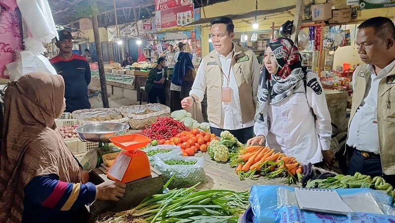 Awal Tahun, Kadis Pangan Pantau Harga dan Ketersediaan Bahan Pokok  di Pasar Dupa