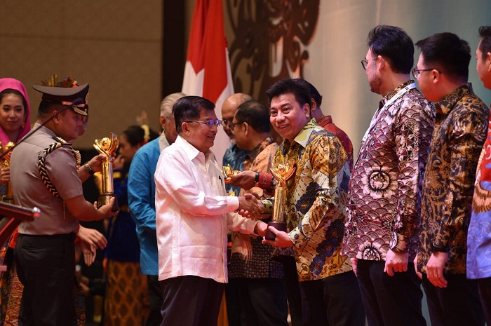 Diserahkan Wapres Jusuf Kalla, APRIL Group Raih Penghargaan Primaniyarta 2019