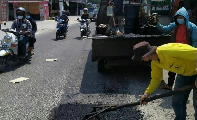 Dinas PUPR Perbaiki Jalan Kartama Marpoyan Damai