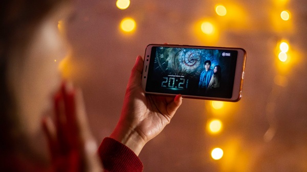MAXstream Rilis 20:21, Serial Orisinal Unik dengan Plot Time Loop yang Misterius