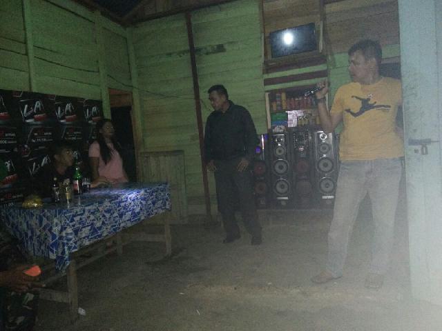 BANDEL...Buka Saat Lebaran, Pemilik Warung Remang-remang di Kuansing Ini Ditegur Polisi