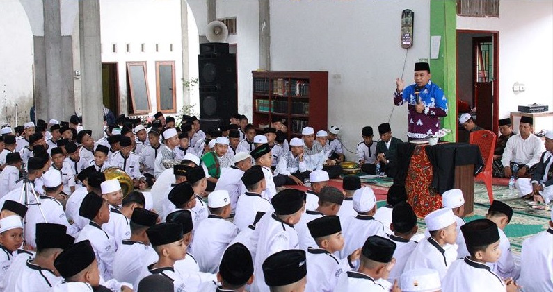 Wabup Husni Hadiri Tasyakuran Santri Baru Ponpes Sabilul Hidayah Tualang