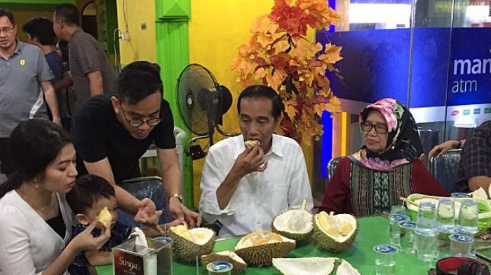 Kemarin Jengkol dan Petai, Kini Jokowi Suruh Petani Sawit Tanam Durian