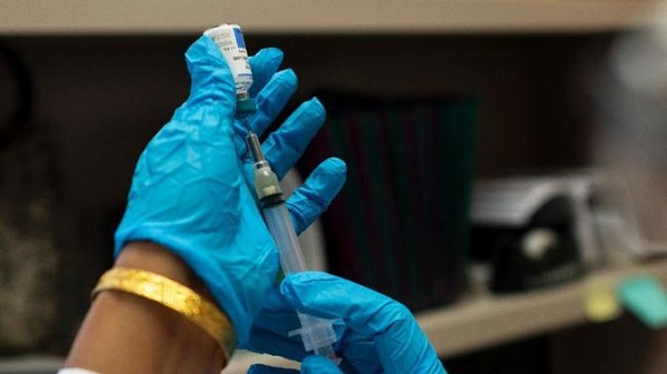 Vaksin Berbayar Kimia Farma Ditunda