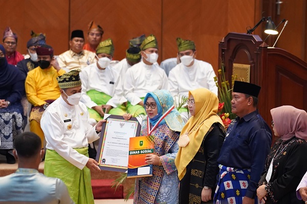 Mantan Wali Kota Pekanbaru Herman Abdullah Pahlawan Pejuang Daerah Riau Tahun 2022