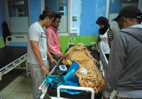 WADUH...GILA...Abang Kandung Bacok Adik Perempuan Pakai Parang, Kepala Robek, Jarinya Sampai Putus...