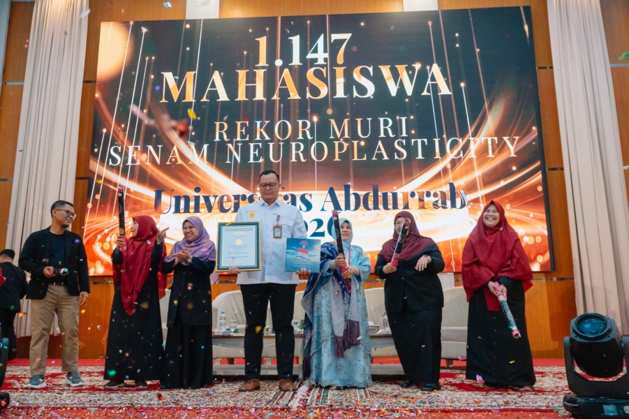Universitas Abdurrab Pecahkan Rekor MURI Senam Neuroplasticity Peserta Terbanyak