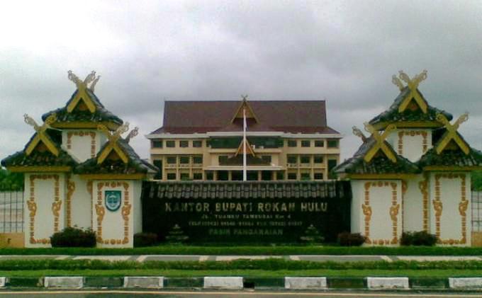 Bupati Suparman Perintahkan Seluruh Perkantoran Pemerintahan di Rohul Harus Dicat Putih