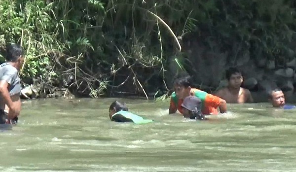 Mandi di Sungai, Empat Gadis Diserang Oleh Kawanan Buaya