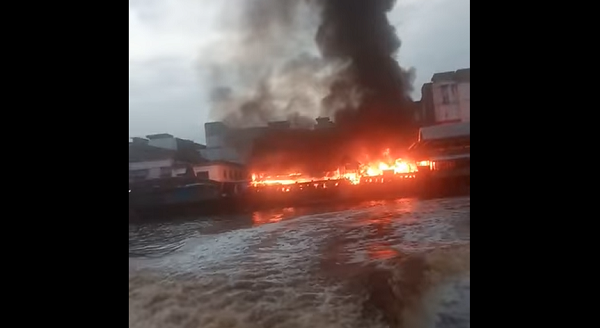 Kebakaran Hebat di Guntung, 40 Kios dan Puluhan Sepeda Motor Hangus Terbakar