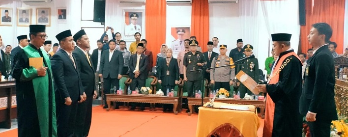 Asisten III Hadiri  Paripurna Pengucapan SumpahJanji Pimpinan  DPRD Kuansing