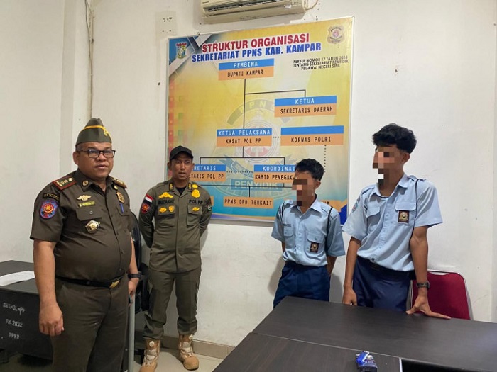 Patroli Satpol PP Kampar Amankan Pelajar Bolos di Jam Sekolah