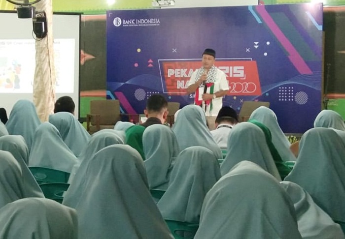 Sangat Praktis, BI Riau Ajak Ratusan Santri Al-Ihsan Boarding School Pakai QRIS