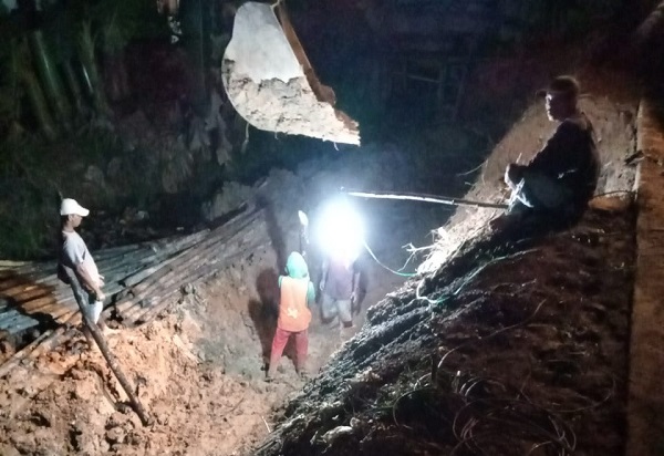 Tak Ada Plang Proyek, Warga Minta Pihak Terkait Pantau Pekerjaan Turap Ujung Tanjung - Pedamaran