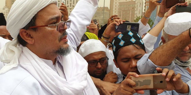 Habib Rizieq Hadiri Pemakaman Mbah Moen di Mekkah, Antar Sampai Liang Lahat