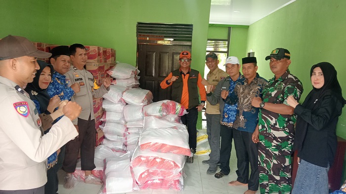 Bantuan Logistik Mulai DIsalurkan untuk Korban Banjir di Kemuning