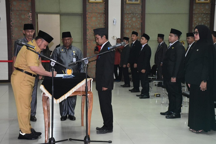 Bertahap, Bupati Kampar Lantik 45 Pejabat Administrator dan Pengawas