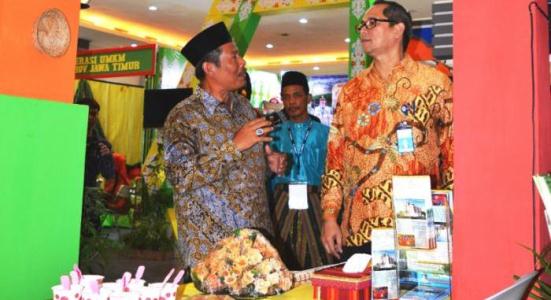 BPMP2T Bengkalis Suguhkan Lempuk Durian dan Bolu Kemojo ke Pengunjung di  Invesda Expo 2016