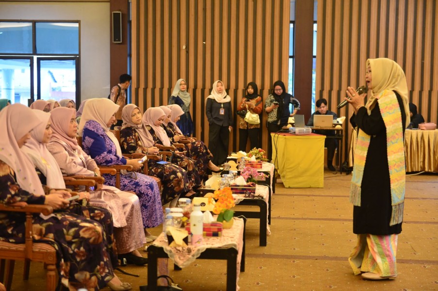 Lestarikan Warisan Budaya, DWP Riau Gelar Sosialisasi Berpakaian Melayu