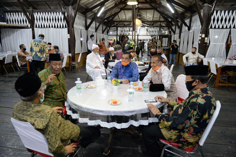 Wagubri Hadiri Silaturrahmi Majelis Pemuka Masyarakat Riau dan FKPMR