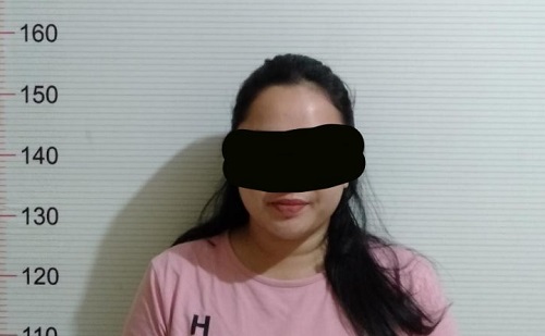 Bertugas di Bagian Kasir, Wanita Cantik Ini Nekat Berbuat Terlarang di Kantornya