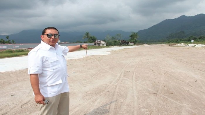 Berfoto di Proyek Tol Padang-Pekanbaru yang 'Mangkrak', Fadli Zon: Tak Ada Pekerjaan Apapun, Padahal yang Resmikan Jokowi