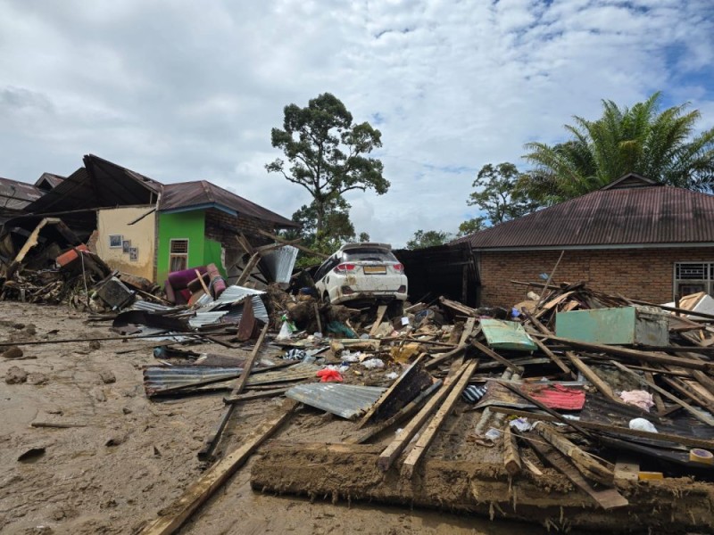 Tim Gabungan TNI-Polri Jadi Penopang Utama Logistik Korban Banjir Bandang Agam
