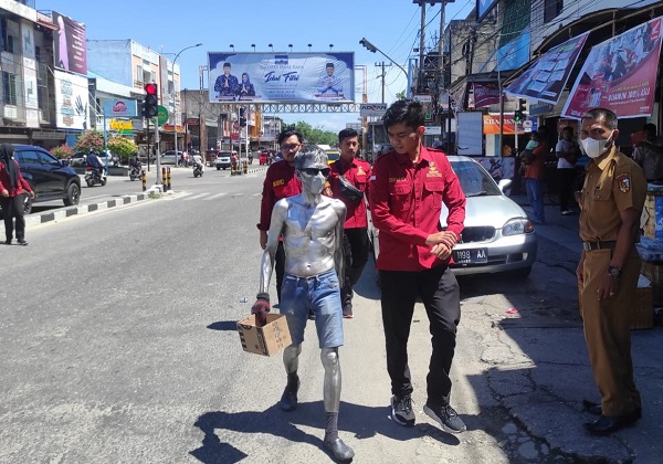 Dinas Sosial Kembali Tangkap 2 Gelandangan dan Pengemis, Modus Manusia Silver dan Jual Tisu