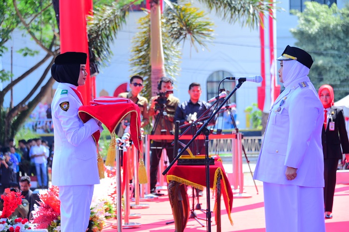 Bupati Kasmarni Pimpin Upacara Peringatan Detik-Detik Proklamasi Kemerdekaan RI Ke-81