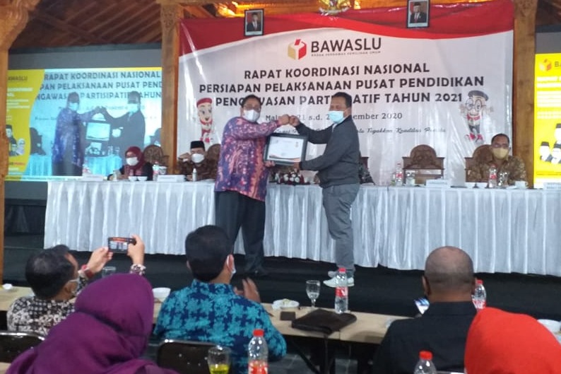 Bawaslu Riau Raih Penghargaan Upload Siswalu Terbaik Nasional 