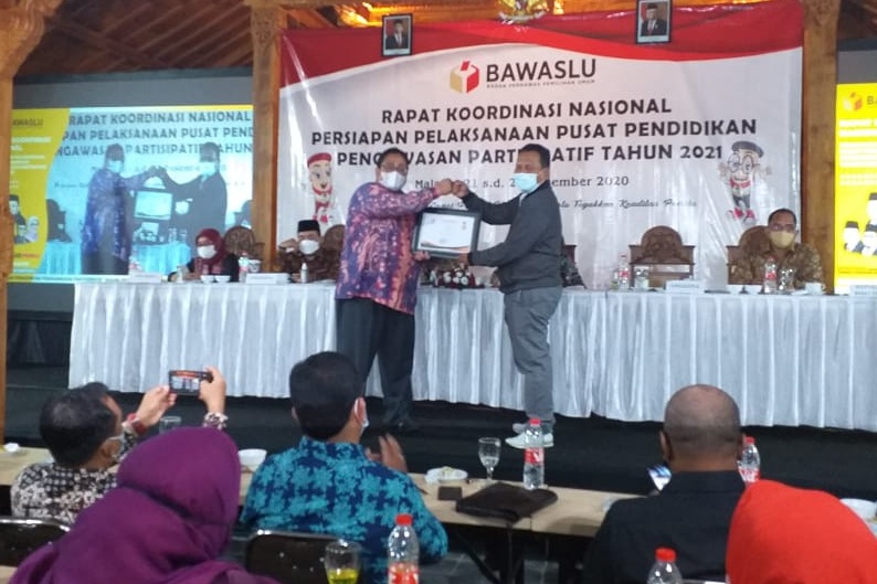 Bawaslu Riau Raih Penghargaan Upload Siswalu Terbaik Nasional 