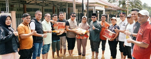 Tinjau Beberapa Wilayah Terdampak Banjir, Bupati Kuansing Lihat Kondisi Masyarakat dan Berikan Bantuan