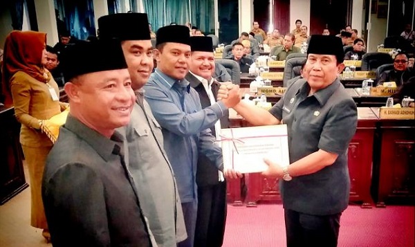 Sidang Paripurna DPRD Terkait Jawaban Bupati  Terhadap Pandangan Umum  Fraksi atas LKPj APBD Rohul 2017