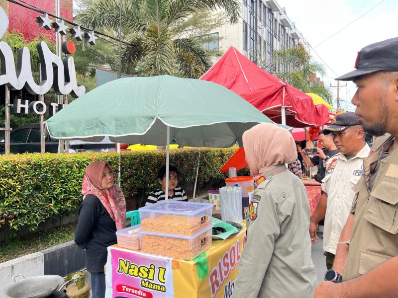 Pedagang Takjil di Pekanbaru Jangan Jualan di Bahu Jalan
